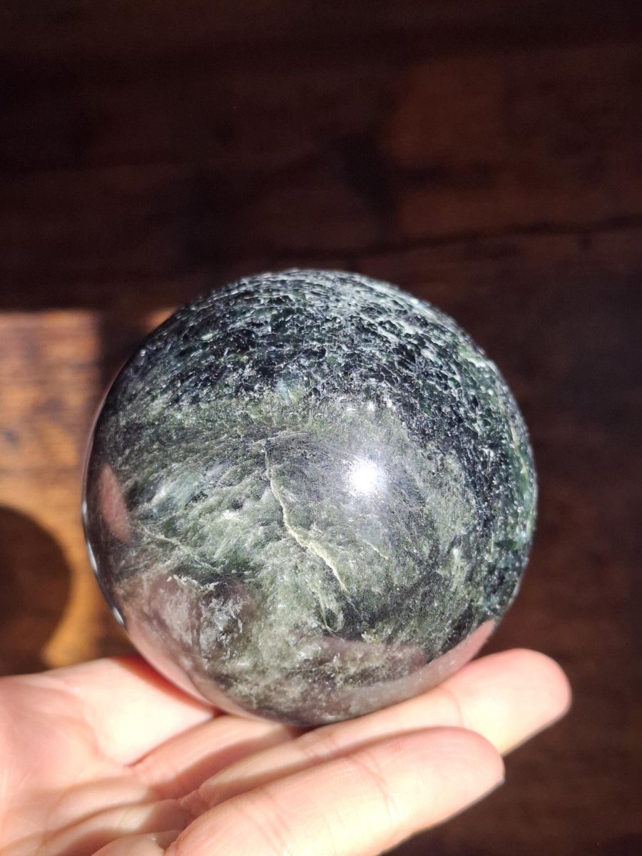 XL Turmalin grün ~ Edelstein Kugel Natur Heilstein Deko Sphere Kristall Geschenk Er Sie Haus Einweihung Wohnung Energie Kraft Meditation - Art of Nature Berlin