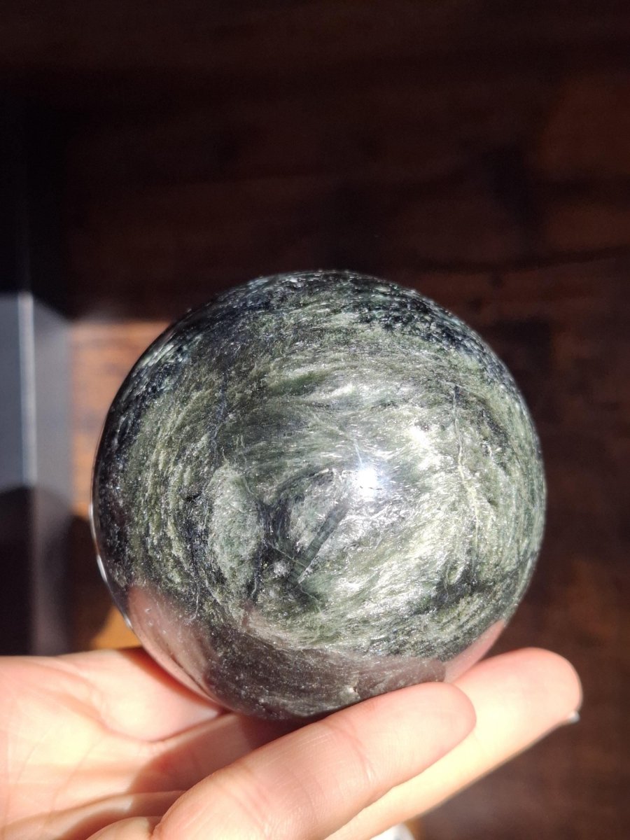 XL Turmalin grün ~ Edelstein Kugel Natur Heilstein Deko Sphere Kristall Geschenk Er Sie Haus Einweihung Wohnung Energie Kraft Meditation - Art of Nature Berlin
