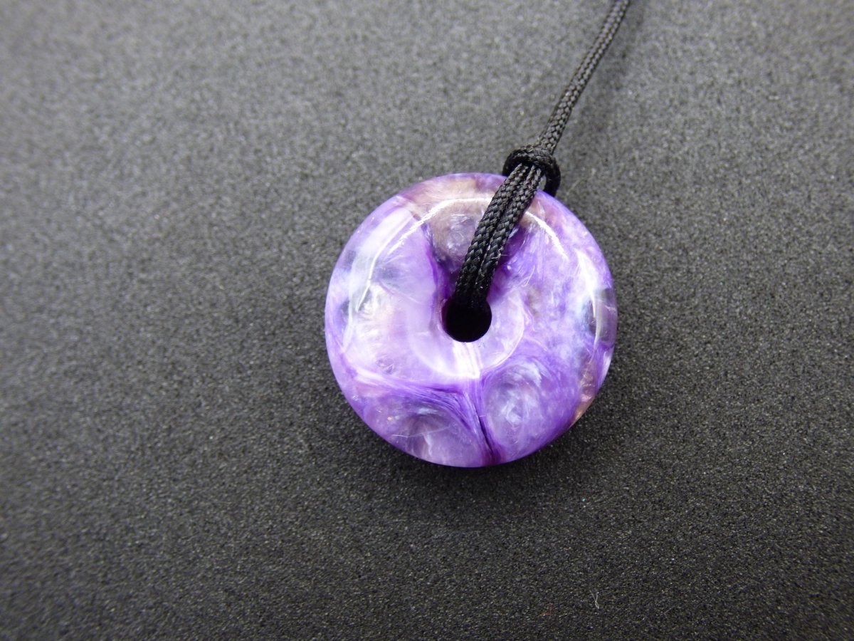 XS Charoit AAA Schutzdonut Edelstein Choker Kette Donut Rarität selten Schutzsymbol Heilstein Kristall Halschakra Ethno Frau Geschenk Er Sie - Art of Nature Berlin
