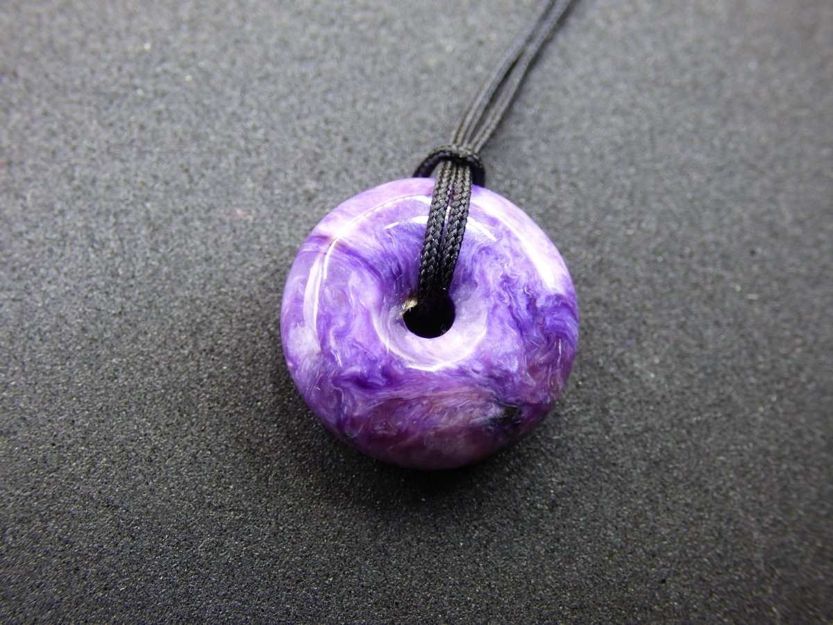 XS Charoit AAA Schutzdonut Edelstein Choker Kette Donut Rarität selten Schutzsymbol Heilstein Kristall Halschakra Ethno Frau Geschenk Er Sie - Art of Nature Berlin