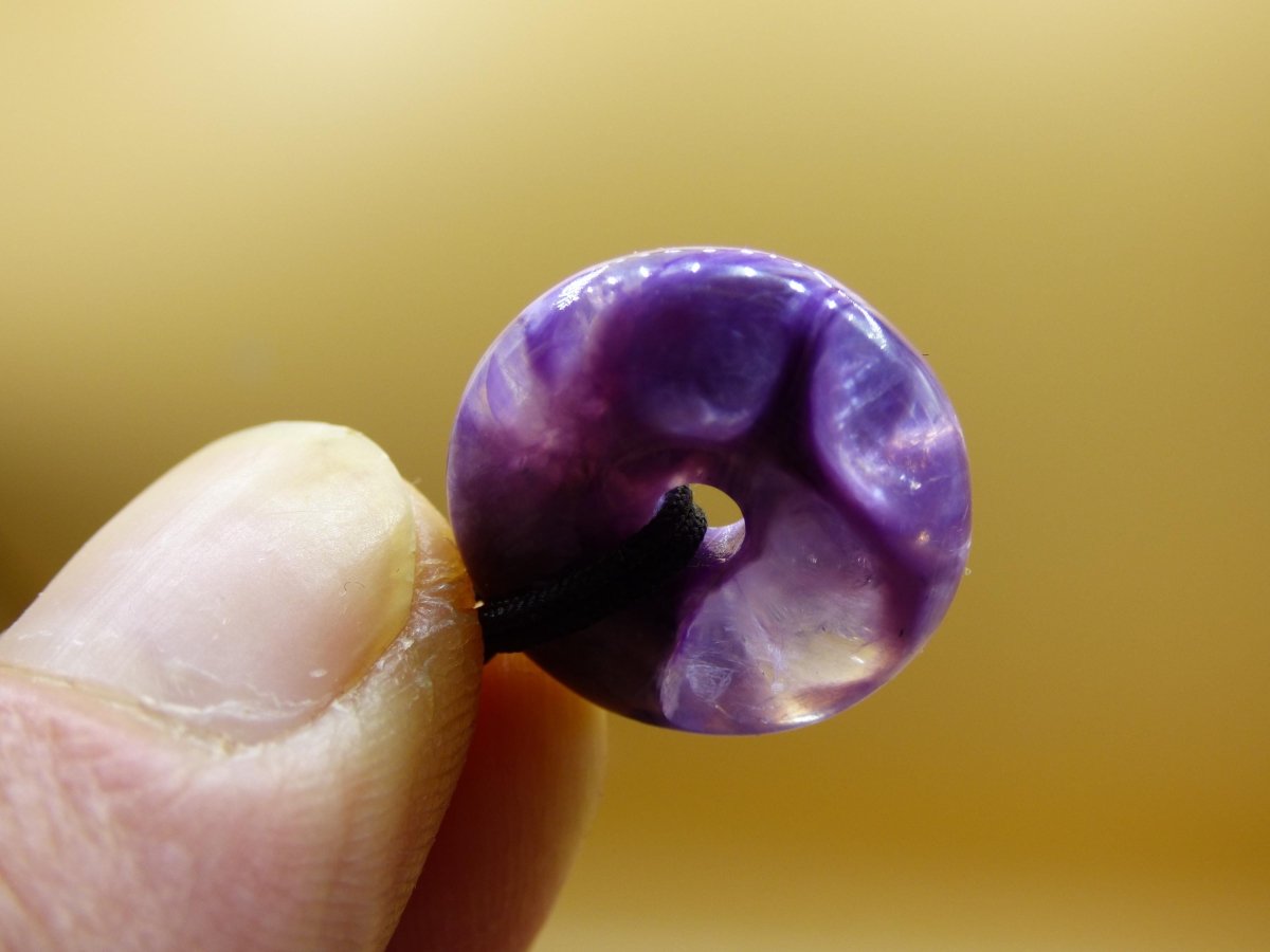 XS Charoit AAA Schutzdonut Edelstein Choker Kette Donut Rarität selten Schutzsymbol Heilstein Kristall Halschakra Ethno Frau Geschenk Er Sie - Art of Nature Berlin