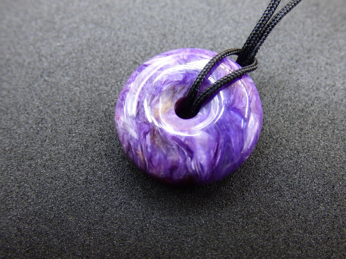 XS Charoit AAA Schutzdonut Edelstein Choker Kette Donut Rarität selten Schutzsymbol Heilstein Kristall Halschakra Ethno Frau Geschenk Er Sie - Art of Nature Berlin