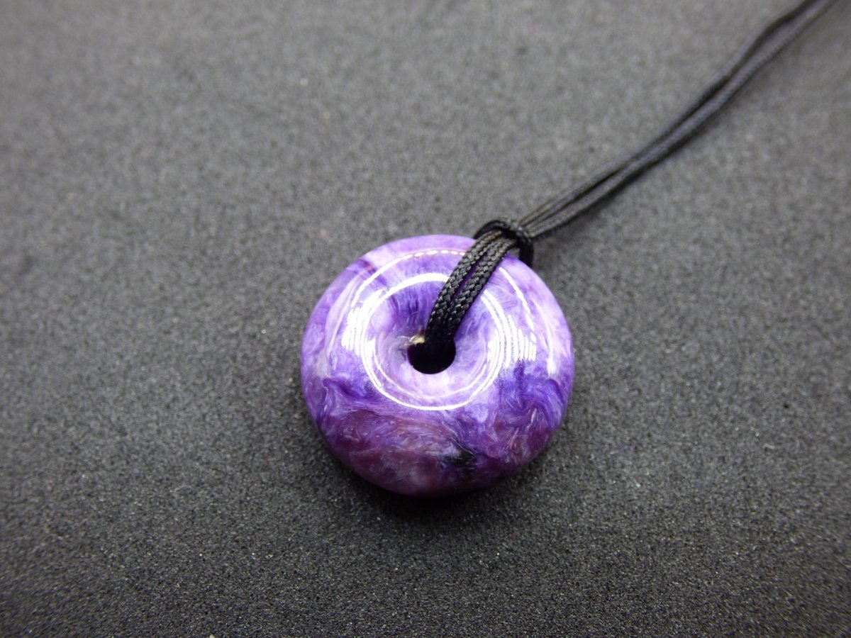 XS Charoit AAA Schutzdonut Edelstein Choker Kette Donut Rarität selten Schutzsymbol Heilstein Kristall Halschakra Ethno Frau Geschenk Er Sie - Art of Nature Berlin