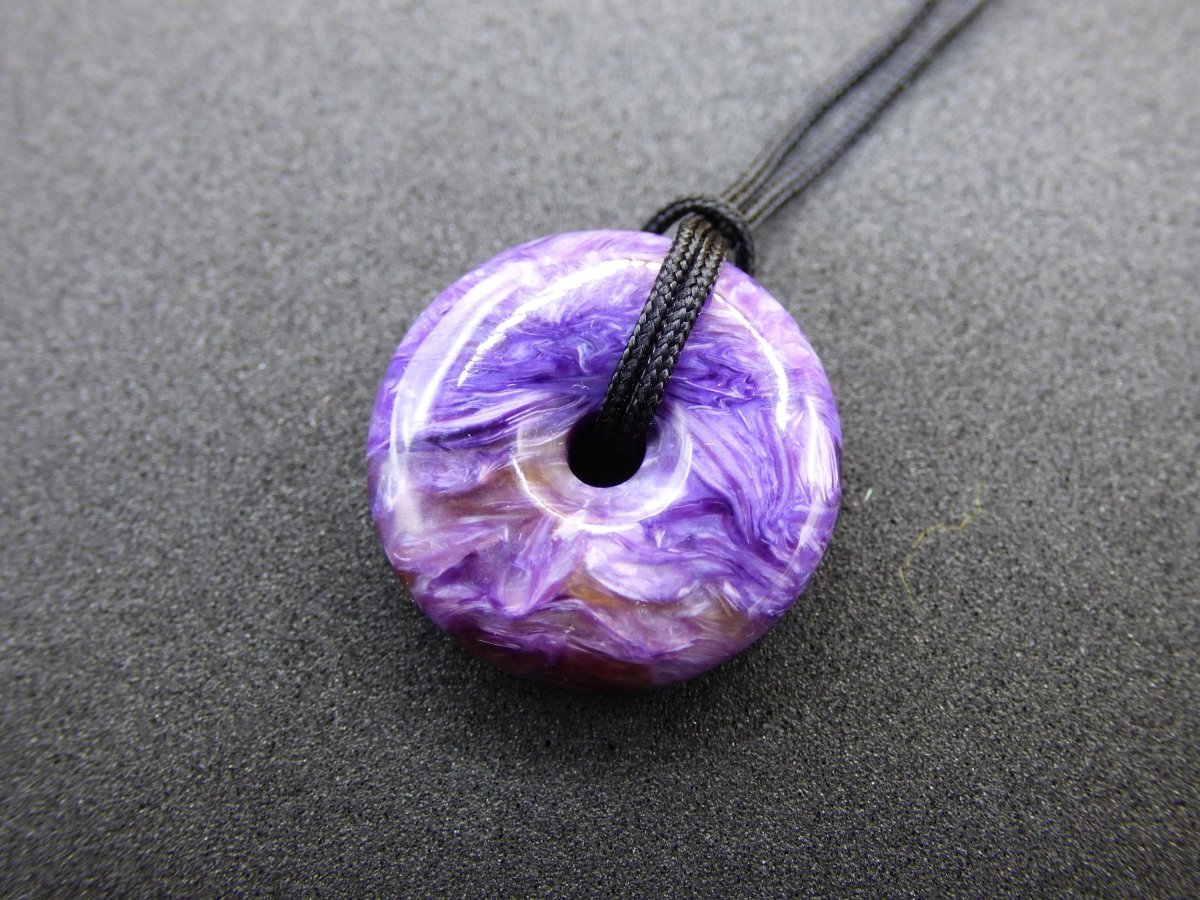 XS Charoit AAA Schutzdonut Edelstein Choker Kette Donut Rarität selten Schutzsymbol Heilstein Kristall Halschakra Ethno Frau Geschenk Er Sie - Art of Nature Berlin