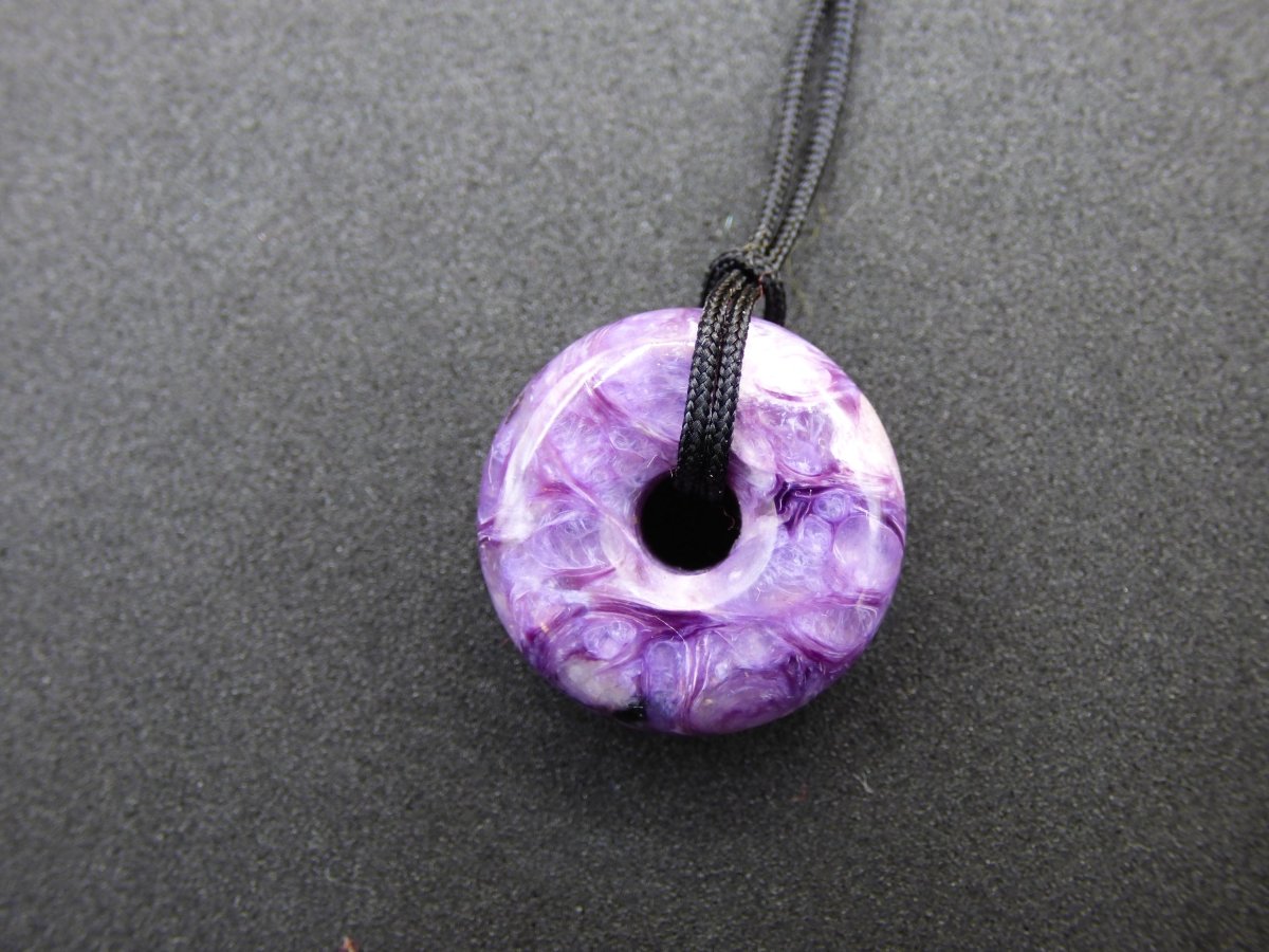 XS Charoit AAA Schutzdonut Edelstein Choker Kette Donut Rarität selten Schutzsymbol Heilstein Kristall Halschakra Ethno Frau Geschenk Er Sie - Art of Nature Berlin