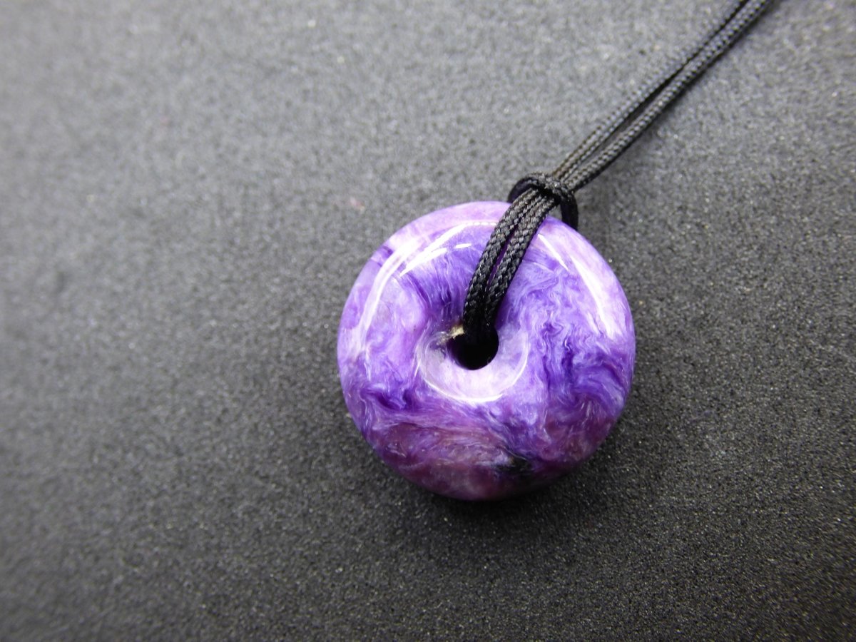 XS Charoit AAA Schutzdonut Edelstein Choker Kette Donut Rarität selten Schutzsymbol Heilstein Kristall Halschakra Ethno Frau Geschenk Er Sie - Art of Nature Berlin
