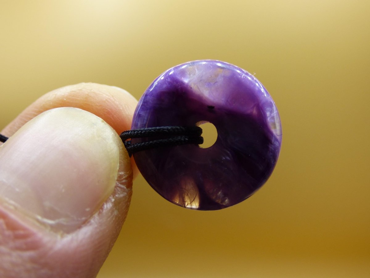 XS Charoit AAA Schutzdonut Edelstein Choker Kette Donut Rarität selten Schutzsymbol Heilstein Kristall Halschakra Ethno Frau Geschenk Er Sie - Art of Nature Berlin