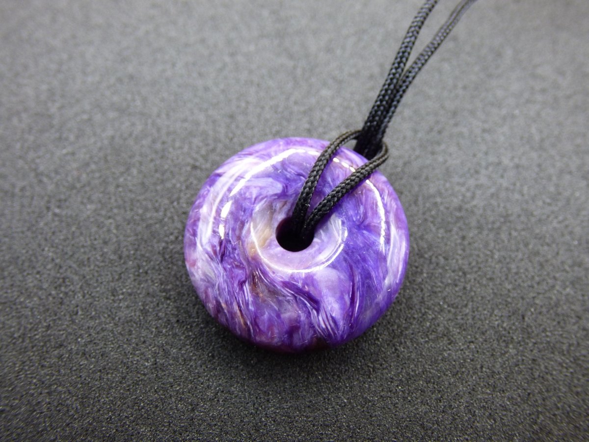 XS Charoit AAA Schutzdonut Edelstein Choker Kette Donut Rarität selten Schutzsymbol Heilstein Kristall Halschakra Ethno Frau Geschenk Er Sie - Art of Nature Berlin