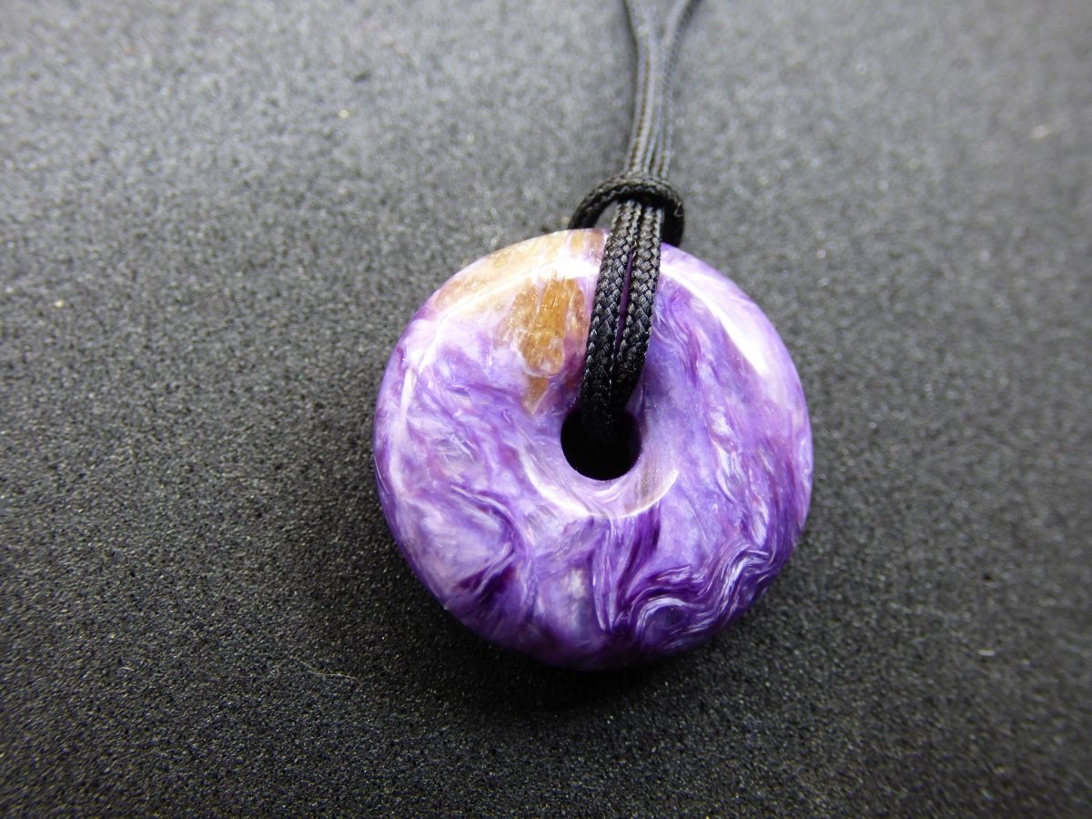 XS Charoit AAA Schutzdonut Edelstein Choker Kette Donut Rarität selten Schutzsymbol Heilstein Kristall Halschakra Ethno Frau Geschenk Er Sie - Art of Nature Berlin