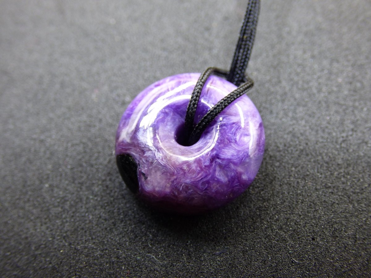 XS Charoit AAA Schutzdonut Edelstein Choker Kette Donut Rarität selten Schutzsymbol Heilstein Kristall Halschakra Ethno Frau Geschenk Er Sie - Art of Nature Berlin