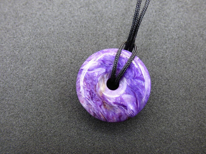 XS Charoit AAA Schutzdonut Edelstein Choker Kette Donut Rarität selten Schutzsymbol Heilstein Kristall Halschakra Ethno Frau Geschenk Er Sie - Art of Nature Berlin