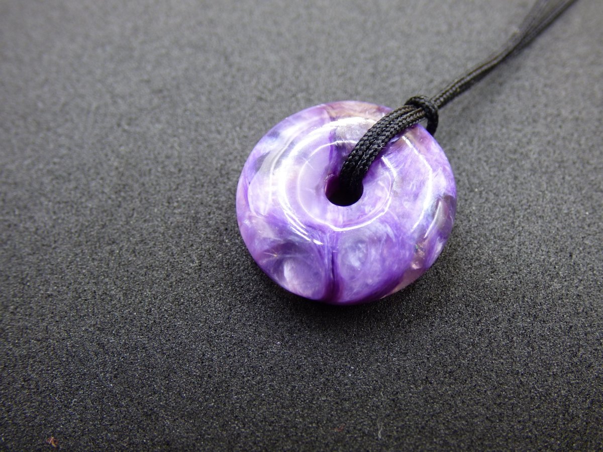 XS Charoit AAA Schutzdonut Edelstein Choker Kette Donut Rarität selten Schutzsymbol Heilstein Kristall Halschakra Ethno Frau Geschenk Er Sie - Art of Nature Berlin
