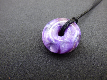 XS Charoit AAA Schutzdonut Edelstein Choker Kette Donut Rarität selten Schutzsymbol Heilstein Kristall Halschakra Ethno Frau Geschenk Er Sie - Art of Nature Berlin