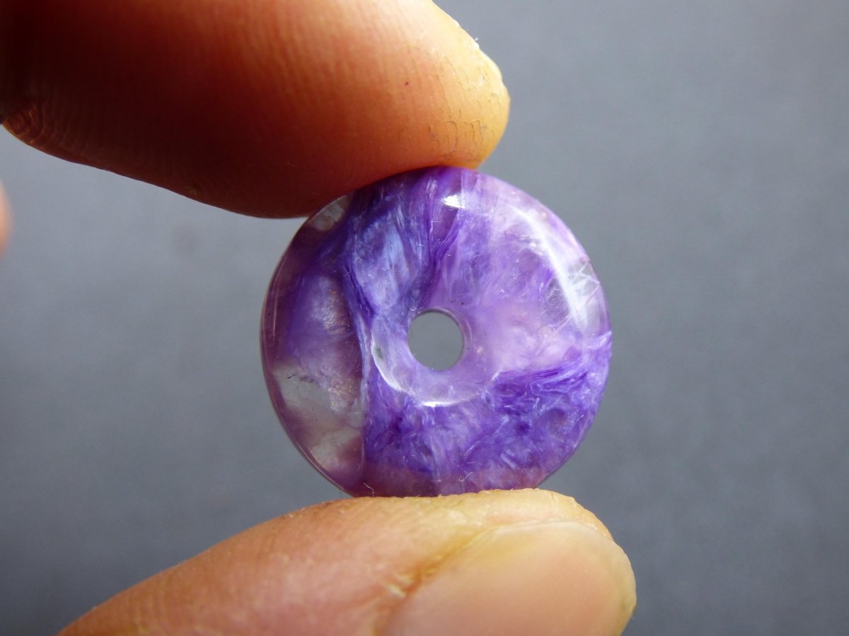 XS Charoit AAA Schutzdonut Edelstein Choker Kette Donut Rarität selten Schutzsymbol Heilstein Kristall Halschakra Ethno Frau Geschenk Er Sie - Art of Nature Berlin