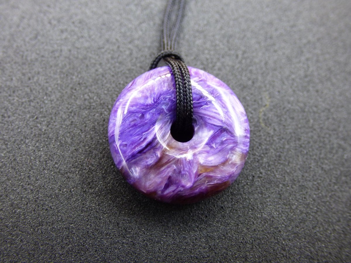 XS Charoit AAA Schutzdonut Edelstein Choker Kette Donut Rarität selten Schutzsymbol Heilstein Kristall Halschakra Ethno Frau Geschenk Er Sie - Art of Nature Berlin