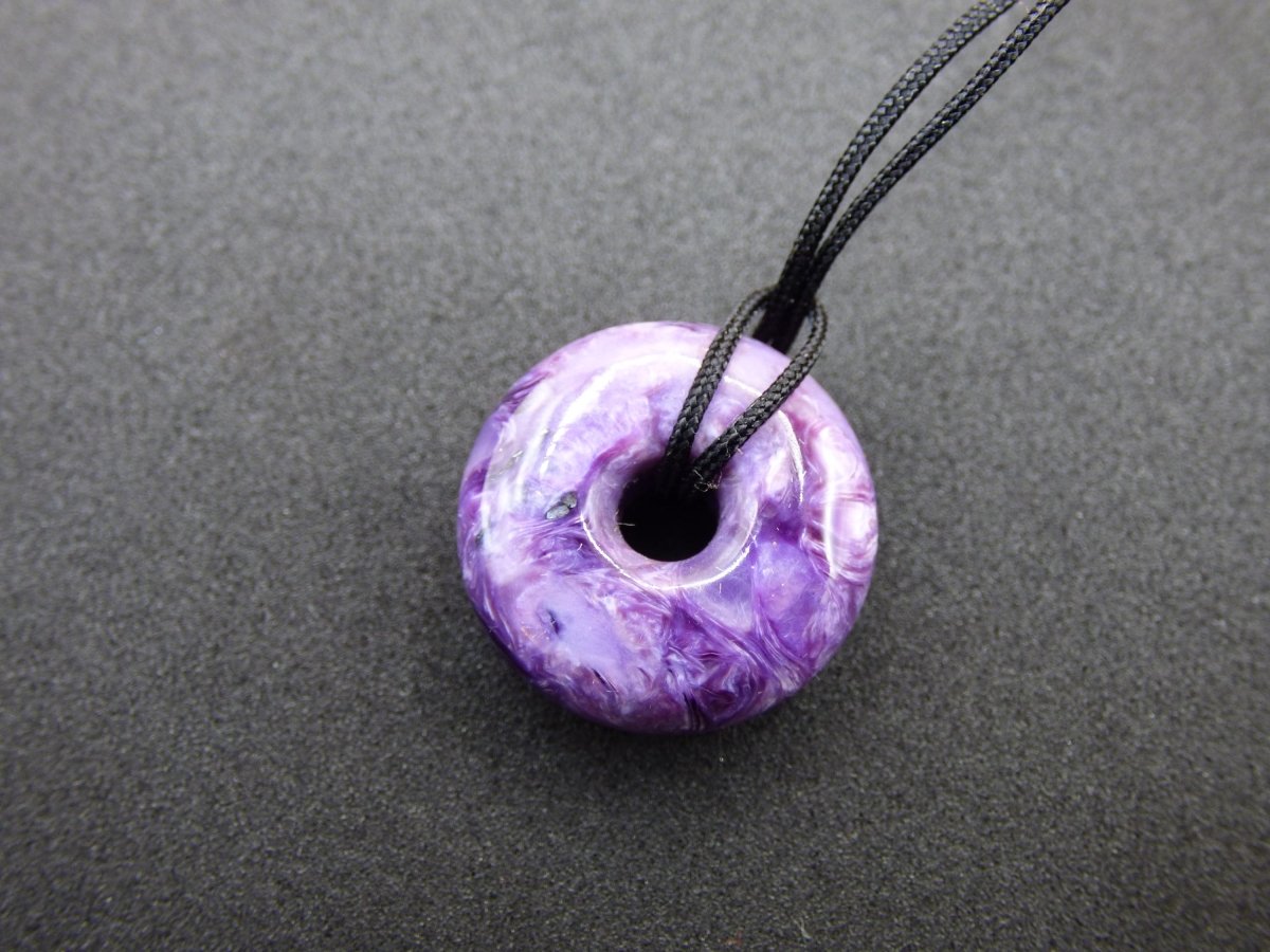 XS Charoit AAA Schutzdonut Edelstein Choker Kette Donut Rarität selten Schutzsymbol Heilstein Kristall Halschakra Ethno Frau Geschenk Er Sie - Art of Nature Berlin