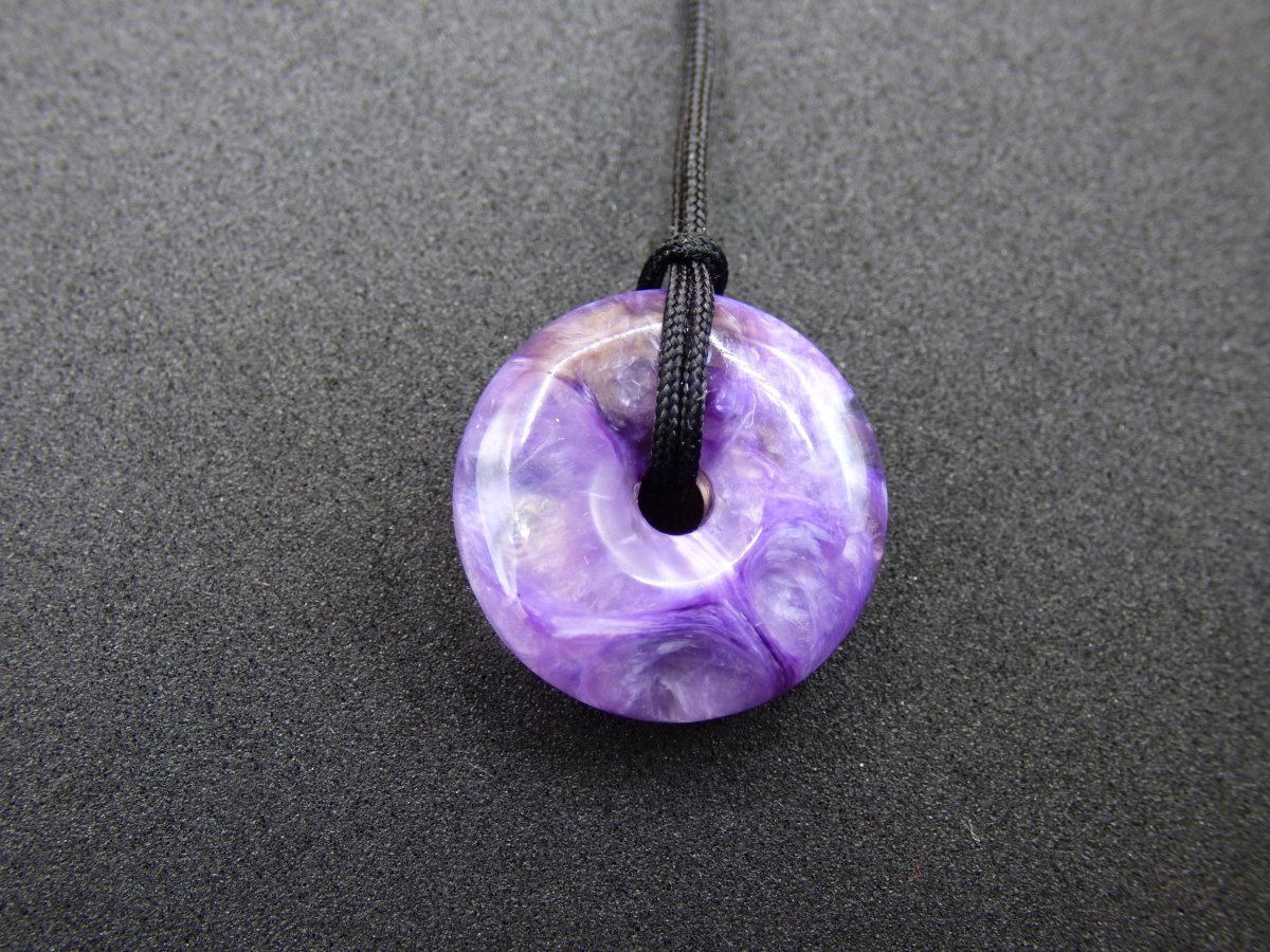 XS Charoit AAA Schutzdonut Edelstein Choker Kette Donut Rarität selten Schutzsymbol Heilstein Kristall Halschakra Ethno Frau Geschenk Er Sie - Art of Nature Berlin