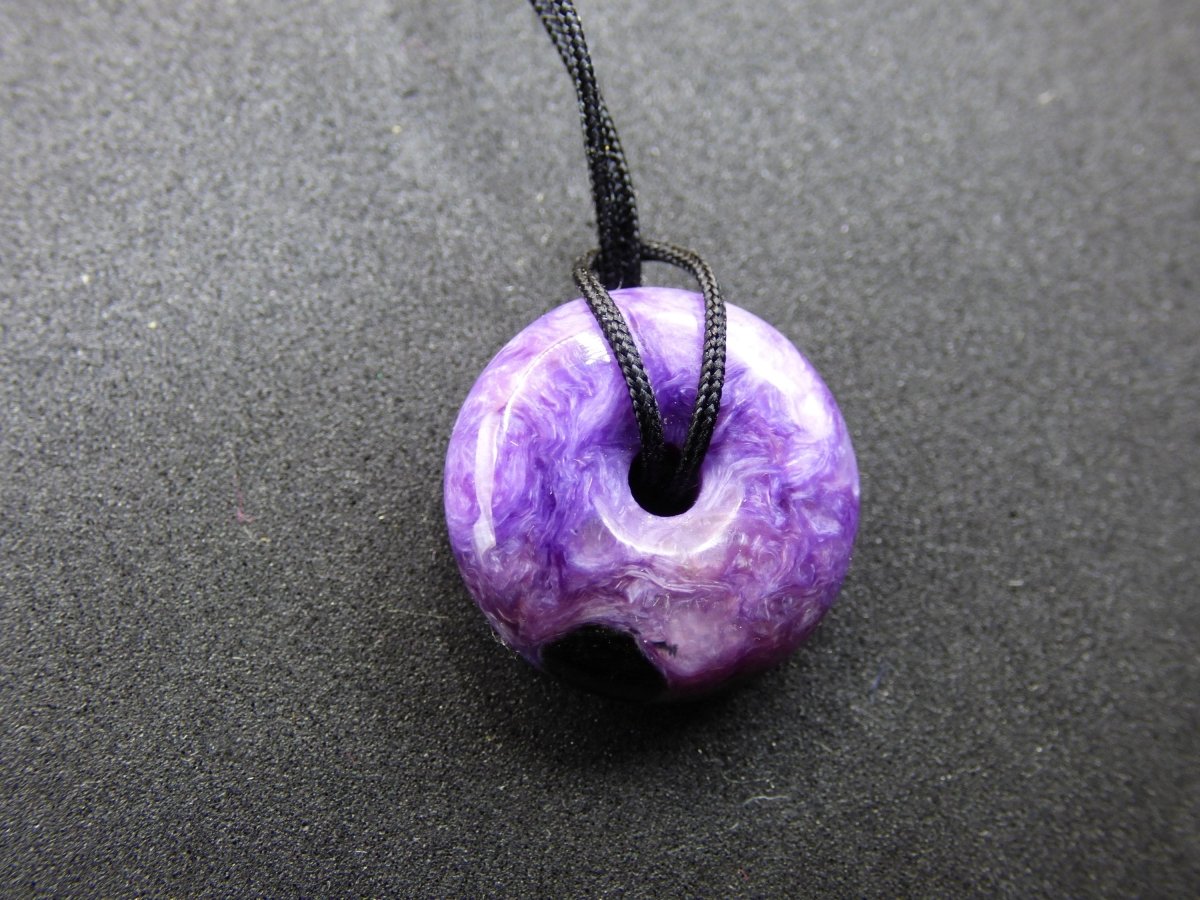 XS Charoit AAA Schutzdonut Edelstein Choker Kette Donut Rarität selten Schutzsymbol Heilstein Kristall Halschakra Ethno Frau Geschenk Er Sie - Art of Nature Berlin