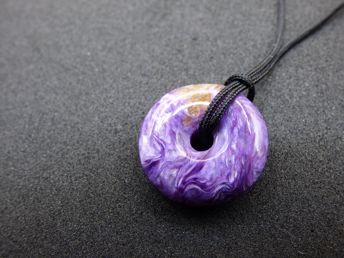 XS Charoit AAA Schutzdonut Edelstein Choker Kette Donut Rarität selten Schutzsymbol Heilstein Kristall Halschakra Ethno Frau Geschenk Er Sie - Art of Nature Berlin