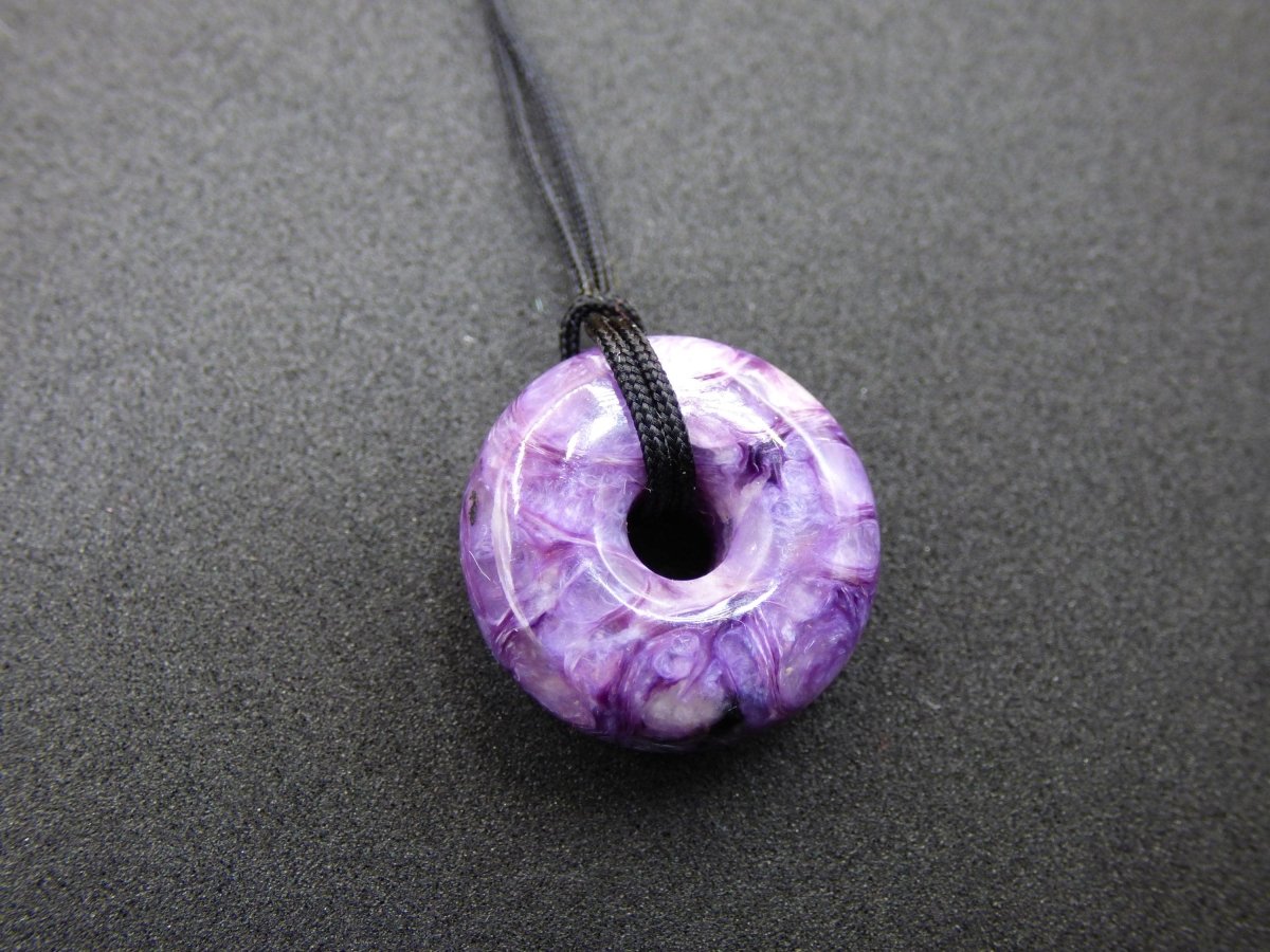 XS Charoit AAA Schutzdonut Edelstein Choker Kette Donut Rarität selten Schutzsymbol Heilstein Kristall Halschakra Ethno Frau Geschenk Er Sie - Art of Nature Berlin