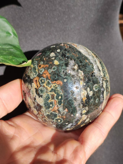 XXL 8 Adern Ocean Jaspis Orbicular grün Edelstein Kugel Natur Heilstein Deko Kristall Geschenk Er Sie Mann Frau Haus Wohnung Energie Selten - Art of Nature Berlin