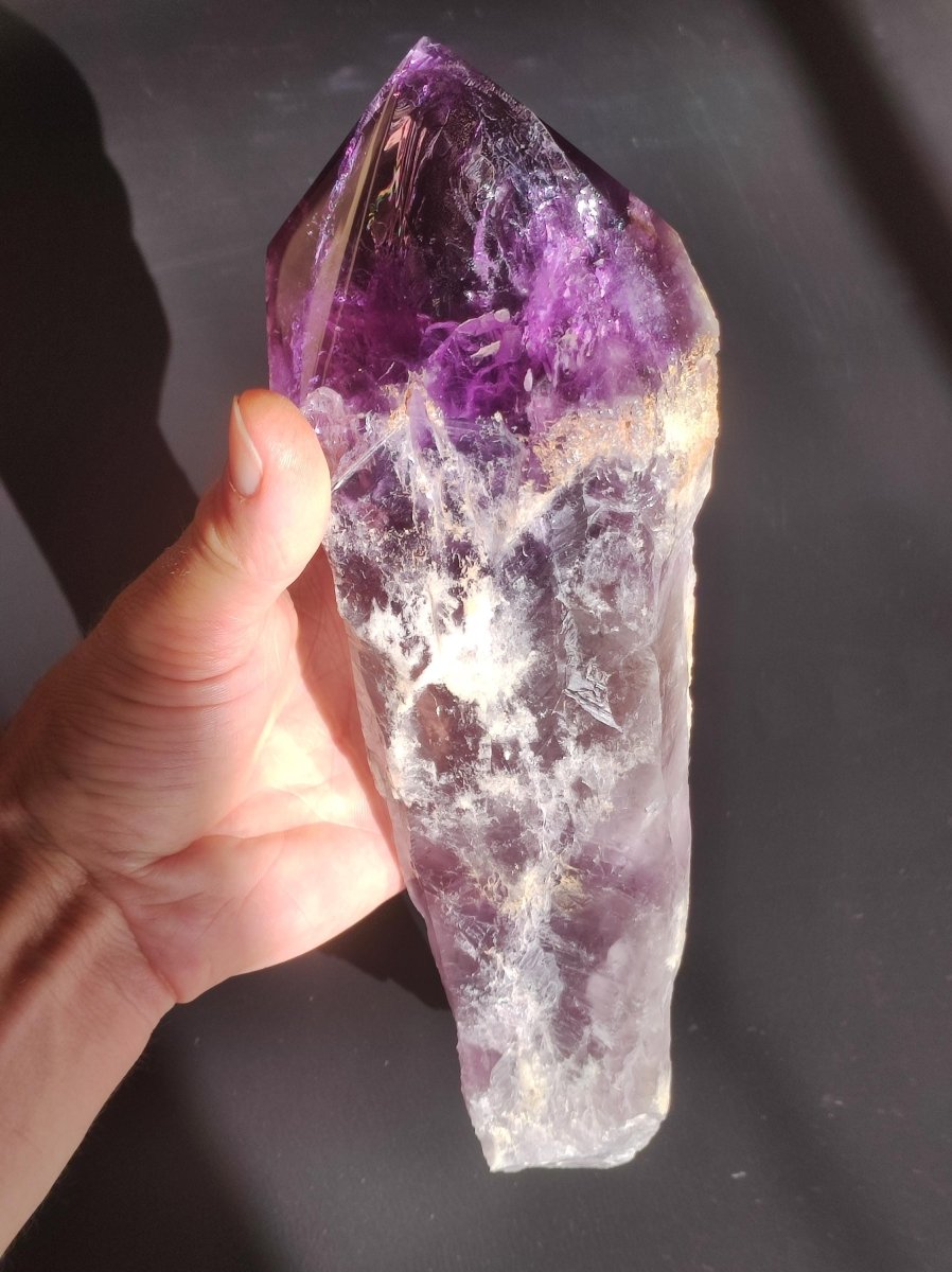 XXL Amethyst Obelisk Roh Anschliff Turm Spitze lila Kristall Point Obelisk Große Magische Edelstein Deko Crystal Rarität Heilstein Besonders - Art of Nature Berlin