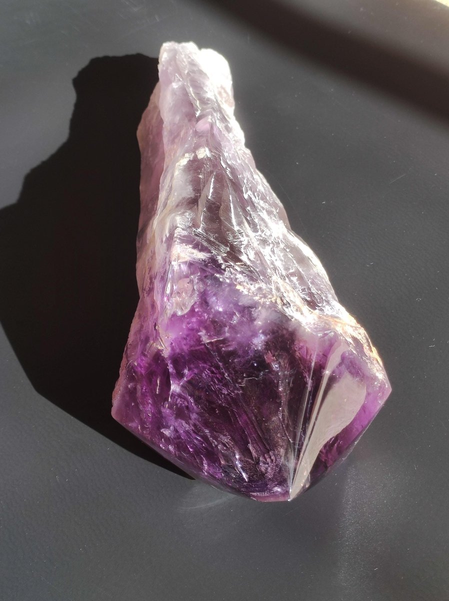 XXL Amethyst Obelisk Roh Anschliff Turm Spitze lila Kristall Point Obelisk Große Magische Edelstein Deko Crystal Rarität Heilstein Besonders - Art of Nature Berlin