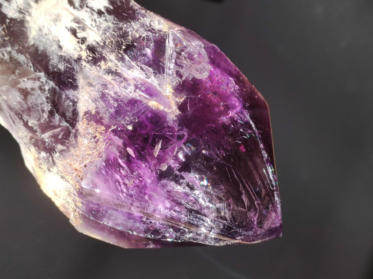 XXL Amethyst Obelisk Roh Anschliff Turm Spitze lila Kristall Point Obelisk Große Magische Edelstein Deko Crystal Rarität Heilstein Besonders - Art of Nature Berlin