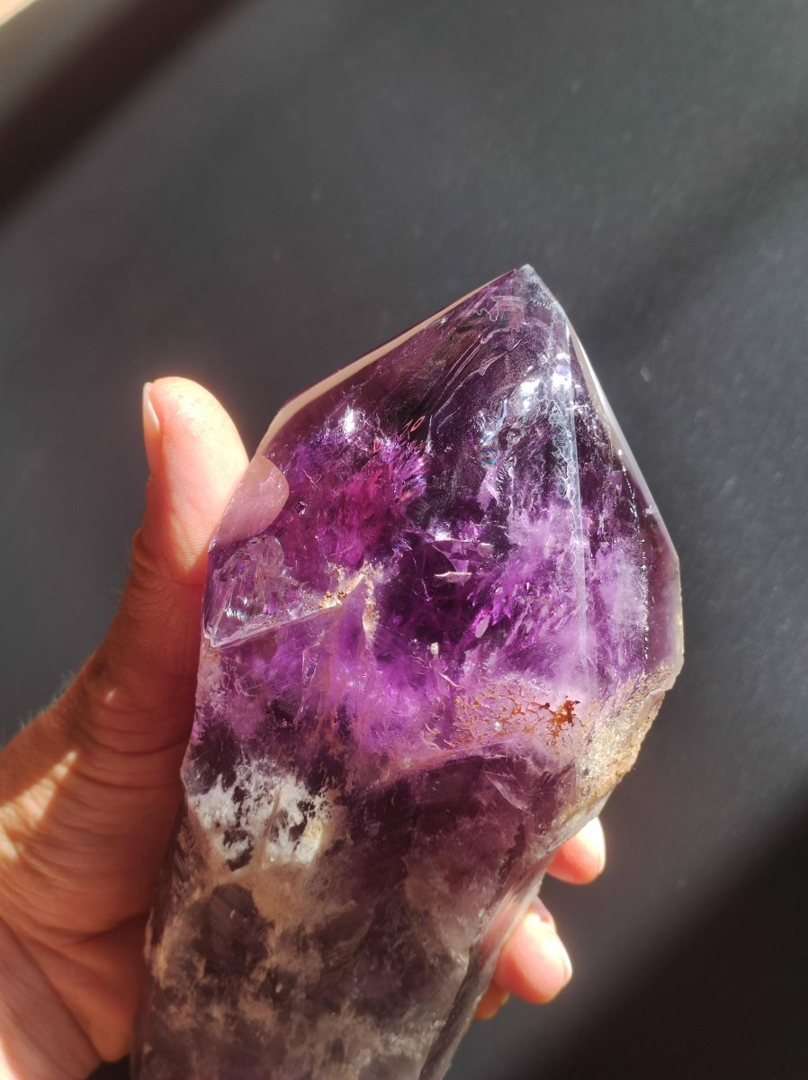 XXL Amethyst Obelisk Roh Anschliff Turm Spitze lila Kristall Point Obelisk Große Magische Edelstein Deko Crystal Rarität Heilstein Besonders - Art of Nature Berlin