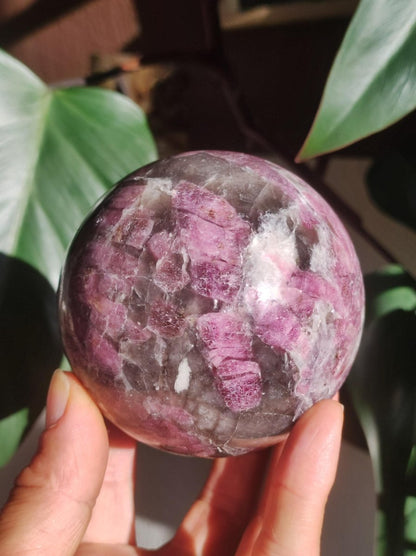 XXL Rubellit / Pink Turmalin A - Edelstein Kugel Deko Sphere Massage Kristall Meditation Heilstein Frau Mann Geschenk Er Sie Haus Energie - Art of Nature Berlin