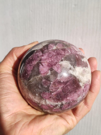 XXL Rubellit / Pink Turmalin A - Edelstein Kugel Deko Sphere Massage Kristall Meditation Heilstein Frau Mann Geschenk Er Sie Haus Energie - Art of Nature Berlin