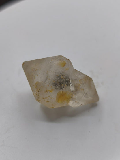 Zepter-Chloritquarz mit gelblichen Einschlüssen – Erongo Namibia – 31 mm | Bergkristall mit schwarzen Chlorit-Einschlüssen Natur Kristall - Art of Nature Berlin