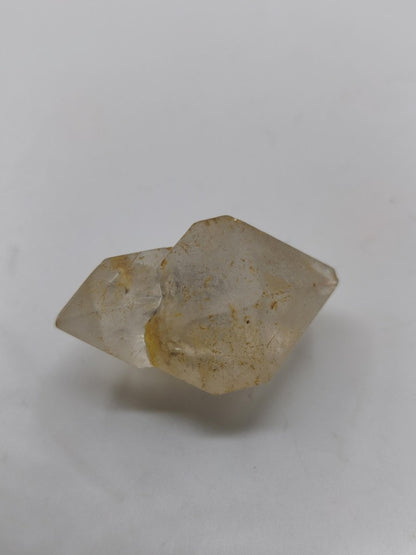Zepter-Chloritquarz mit gelblichen Einschlüssen – Erongo Namibia – 31 mm | Bergkristall mit schwarzen Chlorit-Einschlüssen Natur Kristall - Art of Nature Berlin