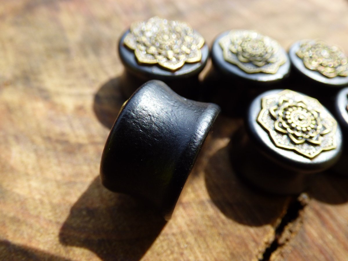 1x Holz Blumen Mandala Plugs Tunnel Ohr (10-18mm) ~GOA ~Hippie ~Boho ~Ethno ~Natur - Art of Nature Berlin