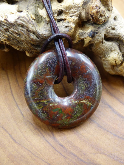 30mm Drachenblut / Drachenjaspis / Epidot Quarz ~ Edelstein Kette ~HIPPIE ~GOA ~Boho ~Tibet ~Ethno ~Nature ~Donut ~Schutzsymbol ~Heilstein - Art of Nature Berlin