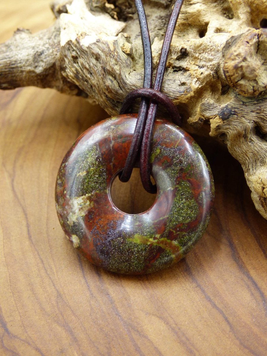 30mm Drachenblut / Drachenjaspis / Epidot Quarz ~ Edelstein Kette ~HIPPIE ~GOA ~Boho ~Tibet ~Ethno ~Nature ~Donut ~Schutzsymbol ~Heilstein - Art of Nature Berlin