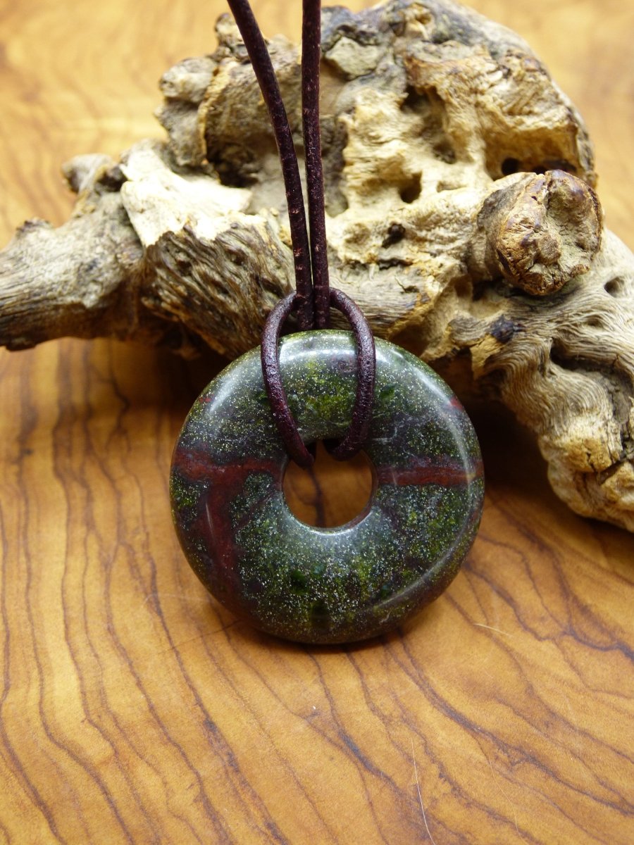 30mm Drachenblut / Drachenjaspis / Epidot Quarz ~ Edelstein Kette ~HIPPIE ~GOA ~Boho ~Tibet ~Ethno ~Nature ~Donut ~Schutzsymbol ~Heilstein - Art of Nature Berlin