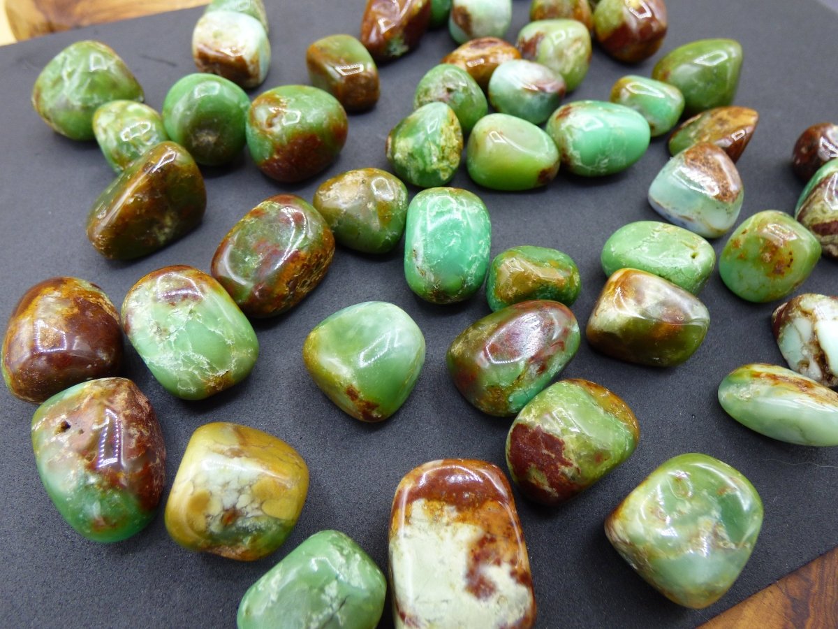 3x / 5x Chrysoprase Boulder Trommelstein Edelstein Dekostein Wasserstein Edelsteinwasser Chakra Heilstein Naturmedizin Energiewasser grün - Art of Nature Berlin