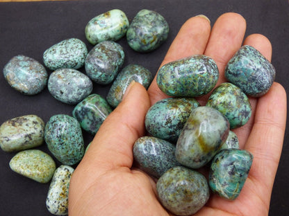 3x Cuprit Chrysocolll Trommelstein Edelstein rund Dekostein Wasserstein Edelsteinwasser Chakra Heilstein Naturmedizin Energiewasser - Art of Nature Berlin