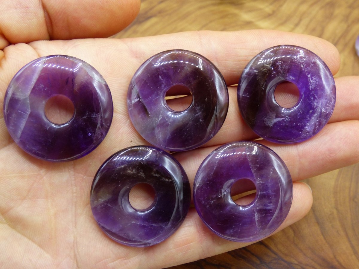 A Amethyst ~ Edelstein Donut / Pi-Scheibe (chin. Schutzsymbol) ~ Kette Lila ~HIPPIE ~GOA ~Boho ~Ethno ~Nature ~Heilstein - Art of Nature Berlin