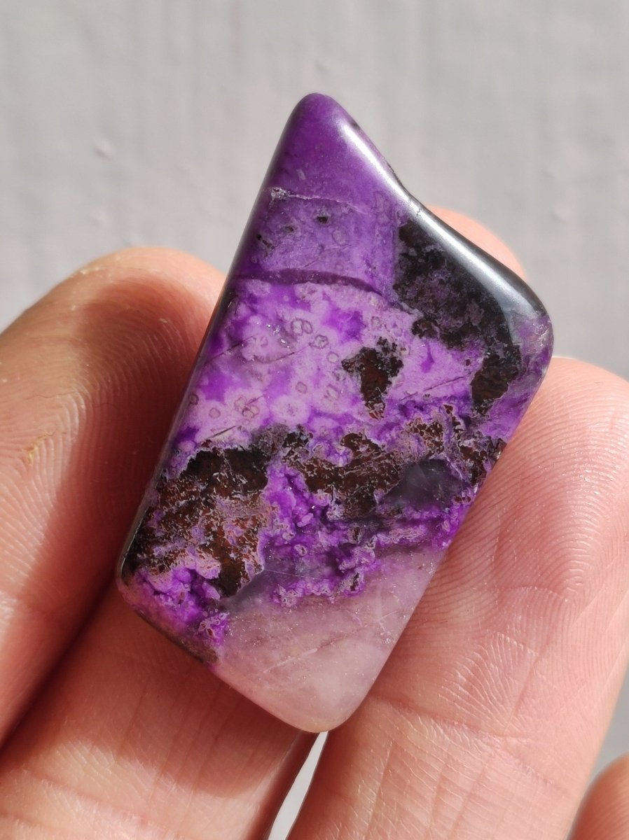 AAA Sugilith 100% Natürlicher GEL Sugilite Cabochon Sammler Mineral hochwertig edel Geldanlage Investition Heilstein Rarität Unikat - Art of Nature Berlin