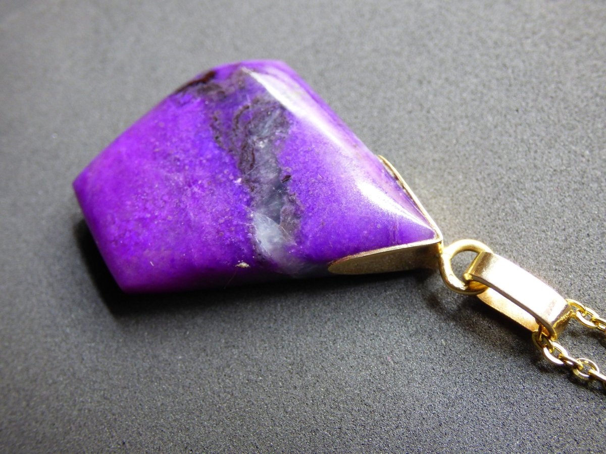 AAAAA Sugilith Sugilite 585 14k Gold ~ Edelstein Kette Heilstein Kristall Meditation Energie Rarität Selten Sammler Investition Wertanlage - Art of Nature Berlin