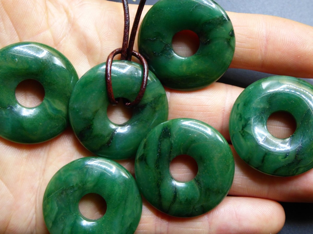 Africa Jade 30mm ~ Edelstein Donut Kette grün Natur Goa HIPPIE Heilstein Kristalle Anhänger Mann Frau Kind Geschenk Er Sie Bruder Schwester - Art of Nature Berlin