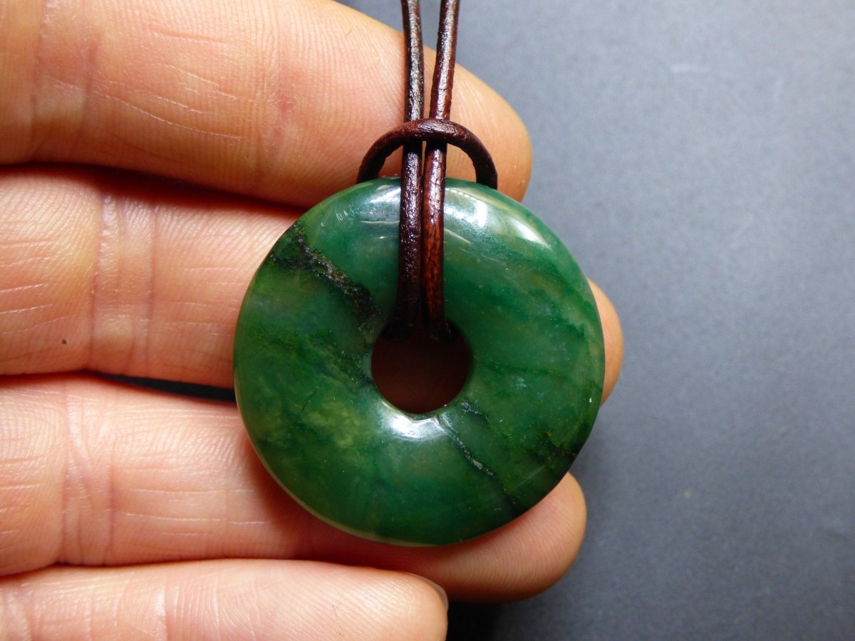 Africa Jade 30mm ~ Edelstein Donut Kette grün Natur Goa HIPPIE Heilstein Kristalle Anhänger Mann Frau Kind Geschenk Er Sie Bruder Schwester - Art of Nature Berlin