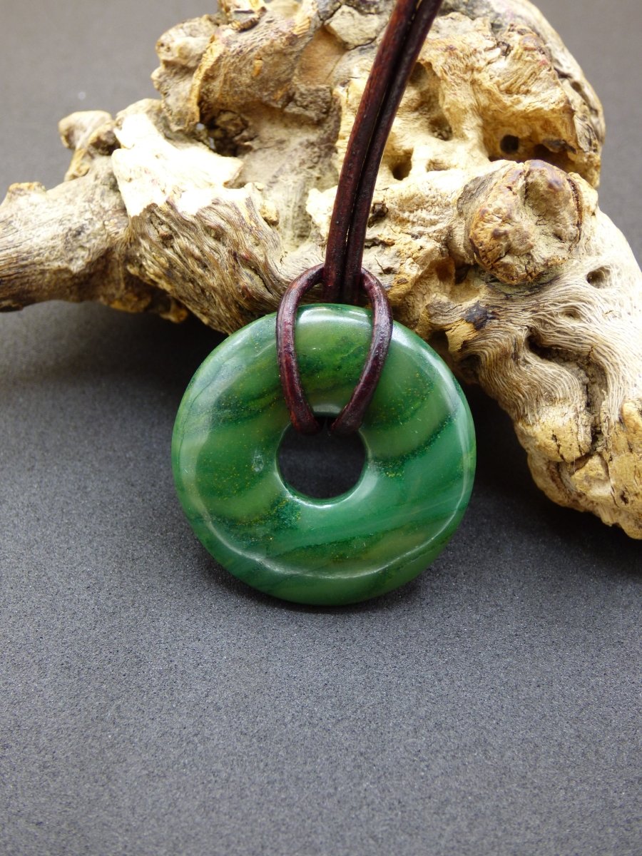 Africa Jade 30mm ~ Edelstein Donut Kette grün Natur Goa HIPPIE Heilstein Kristalle Anhänger Mann Frau Kind Geschenk Er Sie Bruder Schwester - Art of Nature Berlin