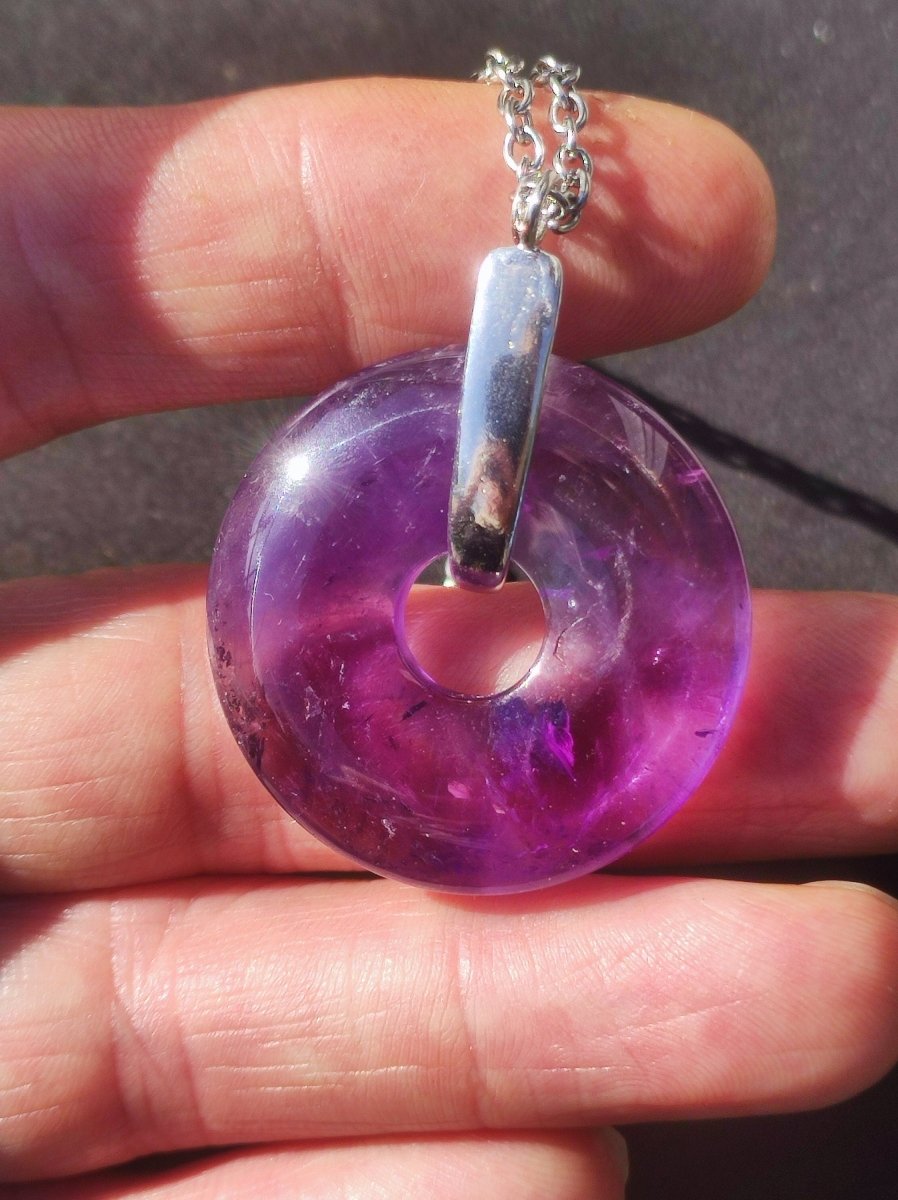 Amethyst ~ 925 Sterling Silber Edelstein Donut / Pi-Scheibe (chin. Schutzsymbol) ~ Kette Lila ~HIPPIE ~GOA ~Boho ~Ethno ~Nature ~Heilstein - Art of Nature Berlin