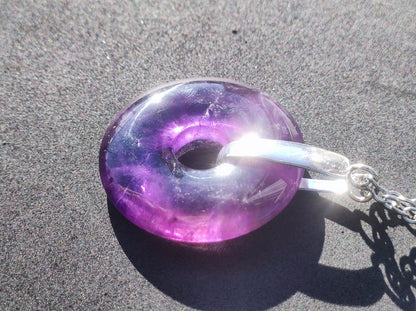 Amethyst ~ 925 Sterling Silber Edelstein Donut / Pi-Scheibe (chin. Schutzsymbol) ~ Kette Lila ~HIPPIE ~GOA ~Boho ~Ethno ~Nature ~Heilstein - Art of Nature Berlin