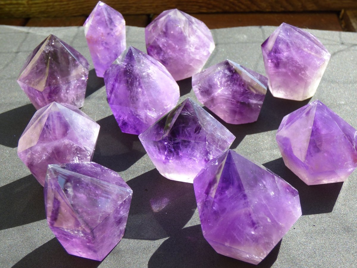 Amethyst AAA Qualität Turm Spitze lila ~ Kristall Point Magische Edelstein Deko Energie Massagestab GOA Ethno Hippie Heilstein Naturschatz - Art of Nature Berlin