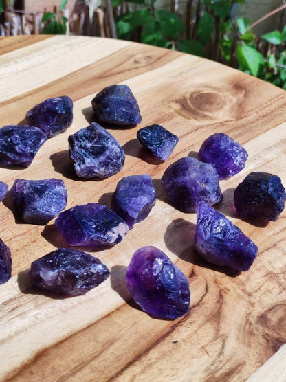 Amethyst AAA Roh Wassersteine lila Auf+Entladen Edelsteine Wasserstein Trinkwasser Edelsteinwasser Chakra Heilstein Natur Energiewasser - Art of Nature Berlin