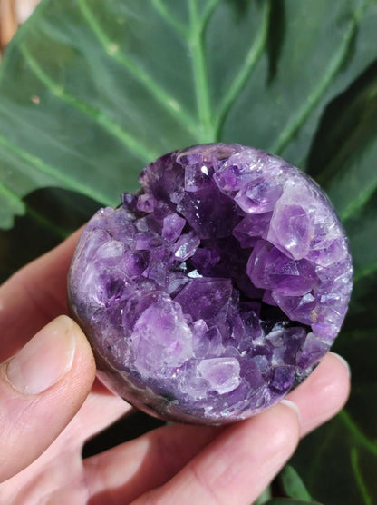 Amethyst Geode Kugel ~ Magische Edelstein Deko Kristall Stufe Sphere Ball Heilstein Spielkugel Meditation HIPPIE GOA Boho Ethno lila Energie - Art of Nature Berlin